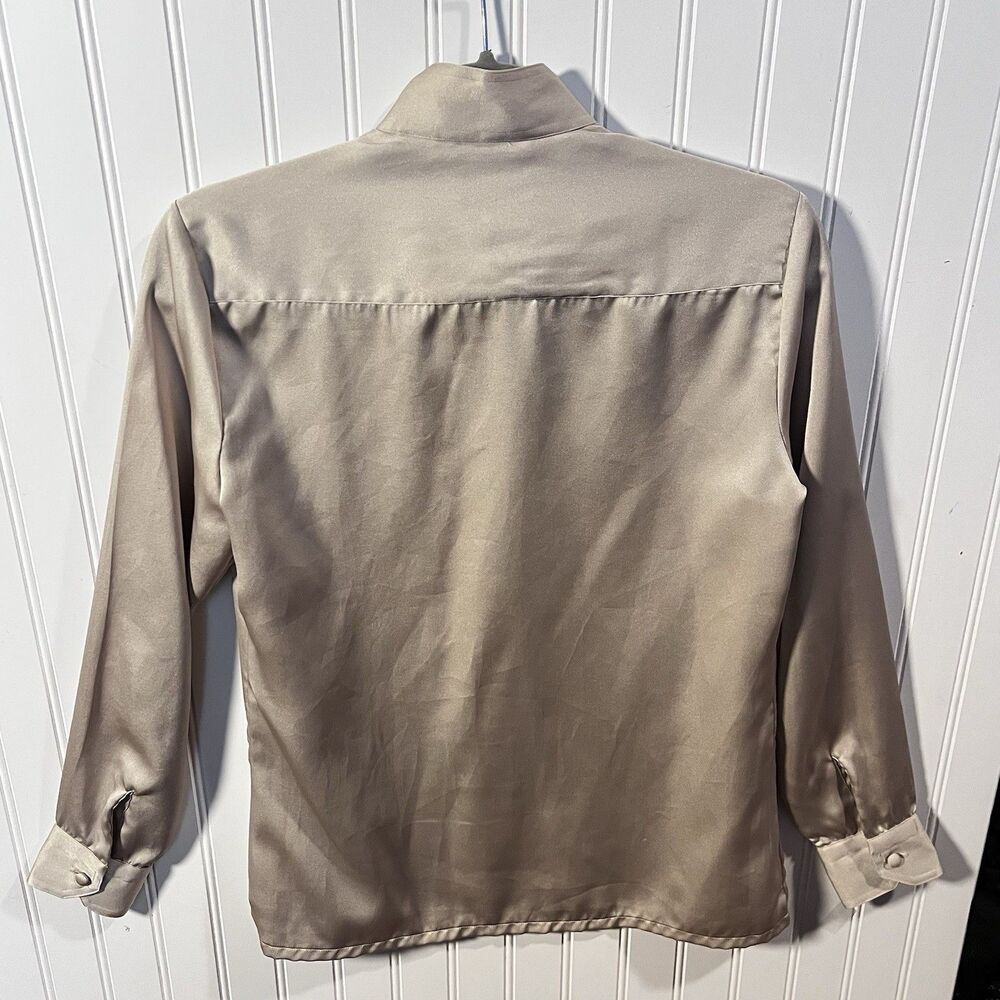 The Custom Shop Champagne Blouse Long Sleeve Pleated Front Mock Collar Size 8 - Picture 3 of 8